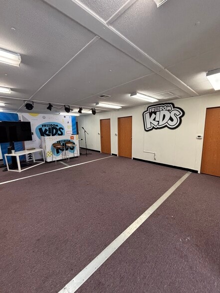 More Photos Of 914 Middle River Rd, Middle River Religious Facility For Sale