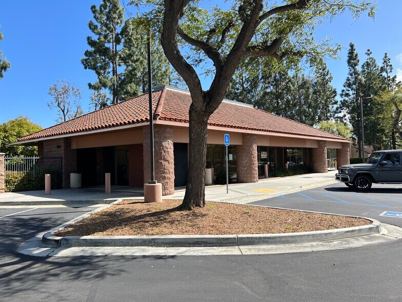 More Photos Of 1596 N Moorpark Rd, Thousand Oaks Bank For Lease