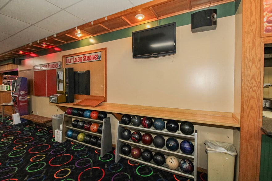 More Photos Of 125 Main St, Huron Bowling Alley For Sale