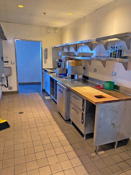 More Photos Of 15 E Cabrillo Blvd, Santa Barbara Restaurant For Lease