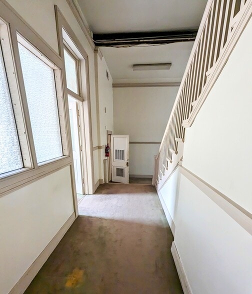 More Photos Of 301 Columbia St, Lafayette Office For Lease