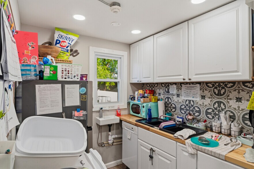 More Photos Of 248 Loudoun St SW, Leesburg Daycare Center For Lease