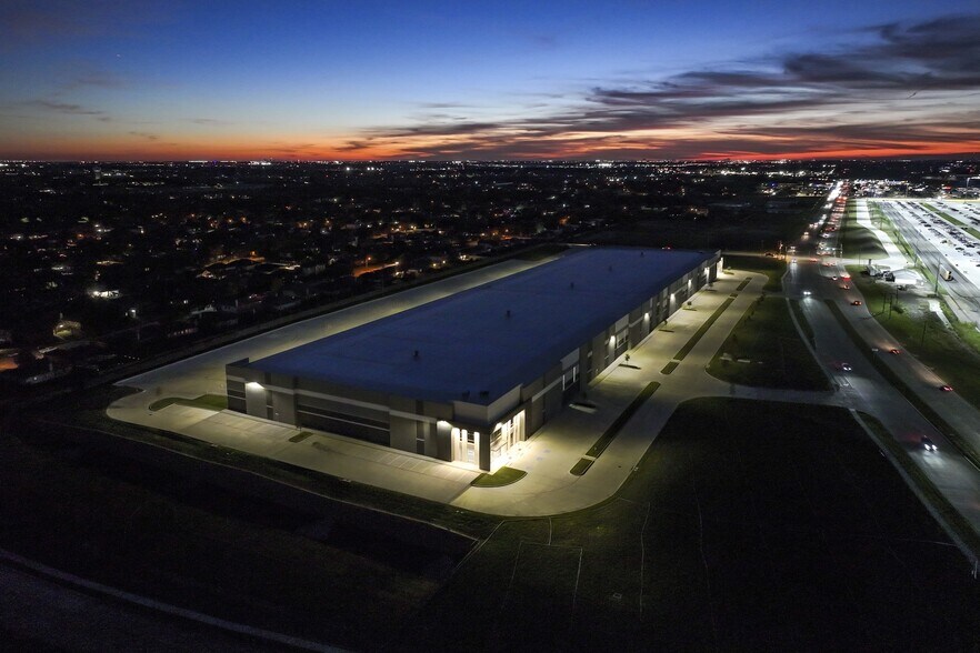 More Photos Of 2801 N State Highway 78, Wylie Warehouse For Lease