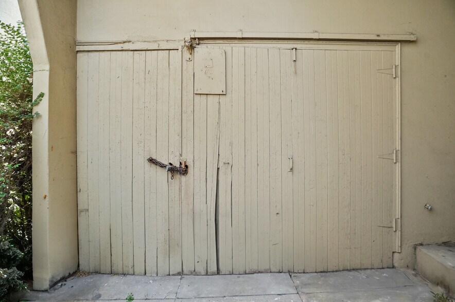 3013 W 11th St, Los Angeles, CA 90006 Apartments For Sale