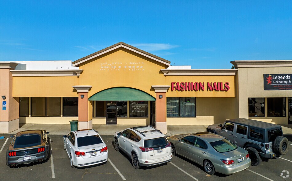 More Photos Of 1275 E F St, Oakdale General Retail For Sale