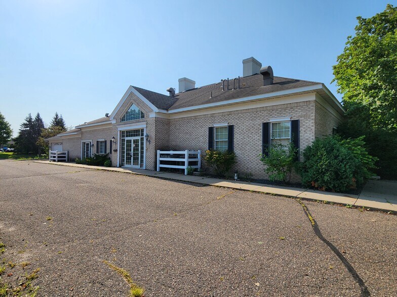 More Photos Of 7300 42nd Ave N, New Hope Freestanding For Sale