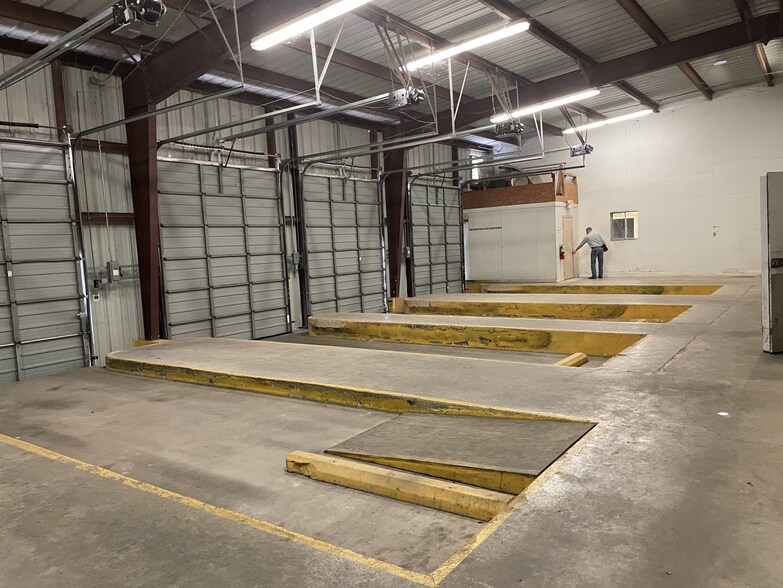 More Photos Of 1155 W Osr, Bryan Distribution For Lease