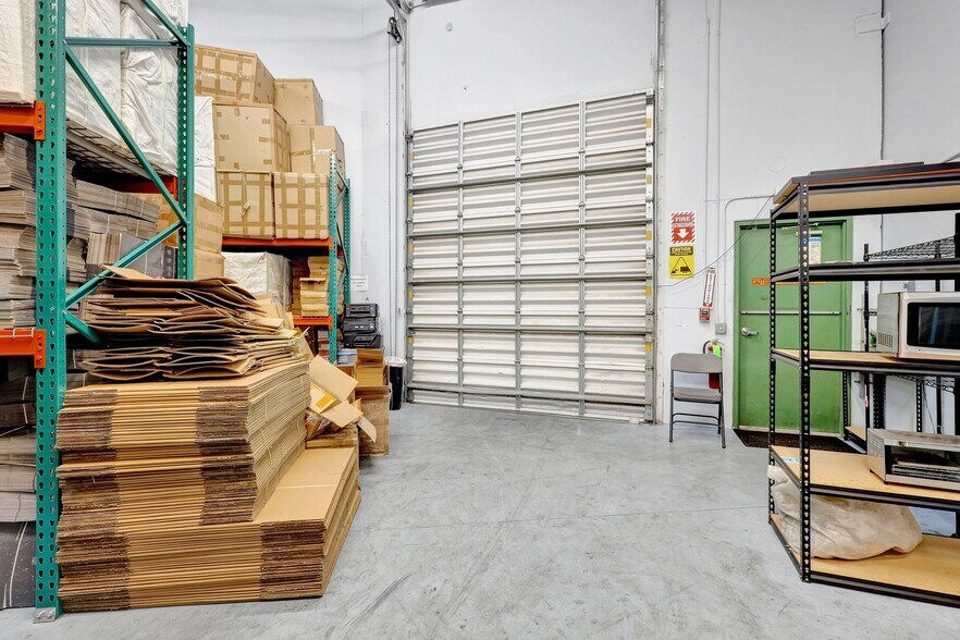 More Photos Of 1200 S Rogers Cir, Boca Raton Warehouse For Lease
