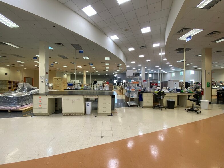 More Photos Of 7050 Burleson Rd, Austin Light Distribution For Sale