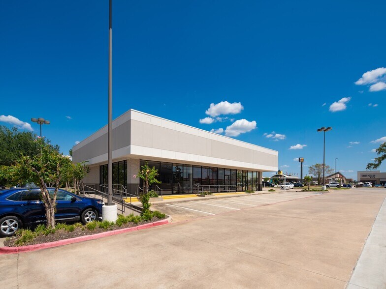 More Photos Of 12466 I 45 N, Willis Unknown For Lease