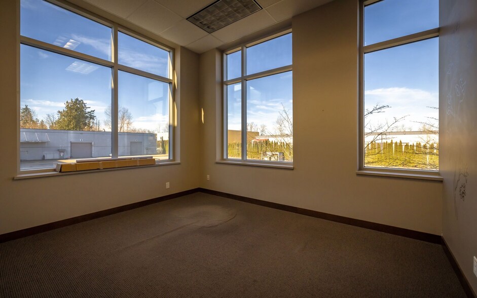 More Photos Of 5465 Production Blvd, Surrey Service For Lease