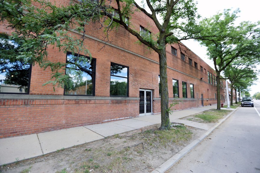 More Photos Of 1927 Rosa Parks Blvd, Detroit Light Distribution For Lease