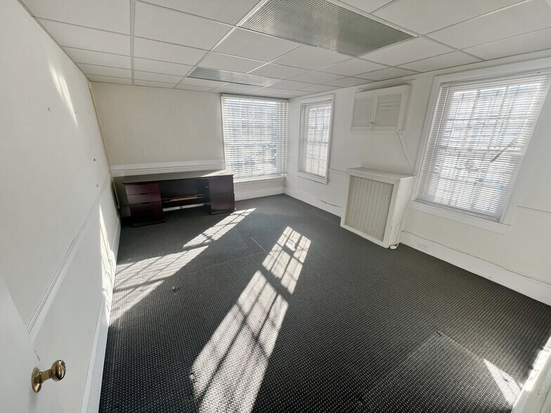 More Photos Of 512 Swede St, Norristown Office For Sale