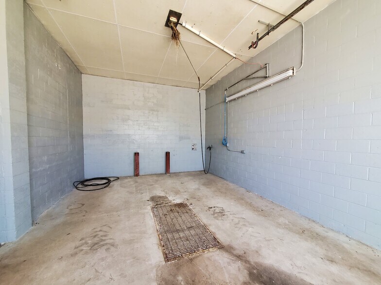 More Photos Of 243 Spring St, Highland Specialty For Sale