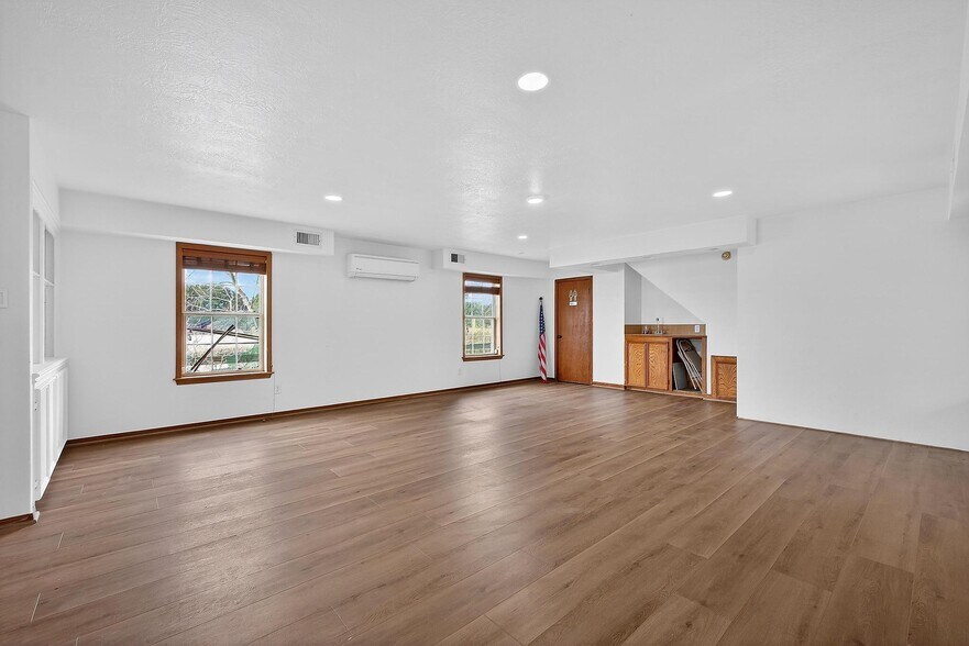 More Photos Of 10706 Gaston Rd, Katy Specialty For Lease