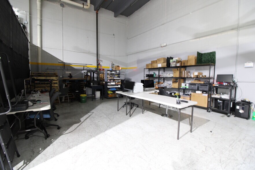 More Photos Of 8205-8225 NW 30th Ter, Doral Warehouse For Lease