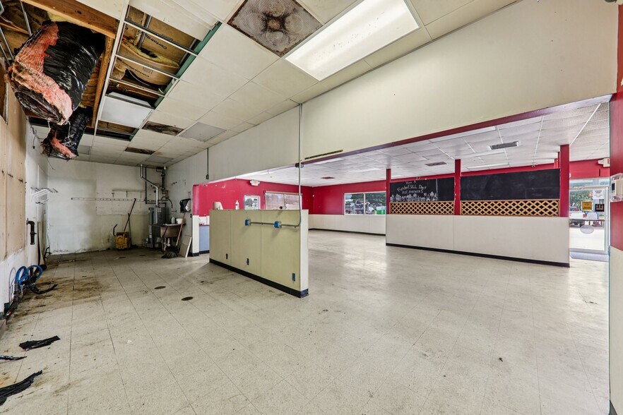 More Photos Of 402 W Johnson St, Pocahontas Flex For Sale