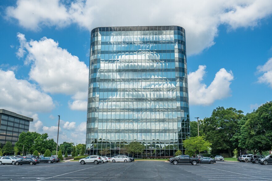 More Photos Of 9200 Shelbyville Rd, Louisville Unknown For Lease