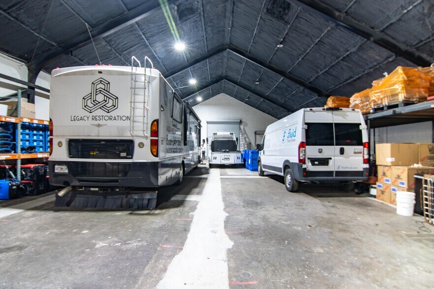 More Photos Of 3284 Morris St, Saint Petersburg Warehouse For Lease