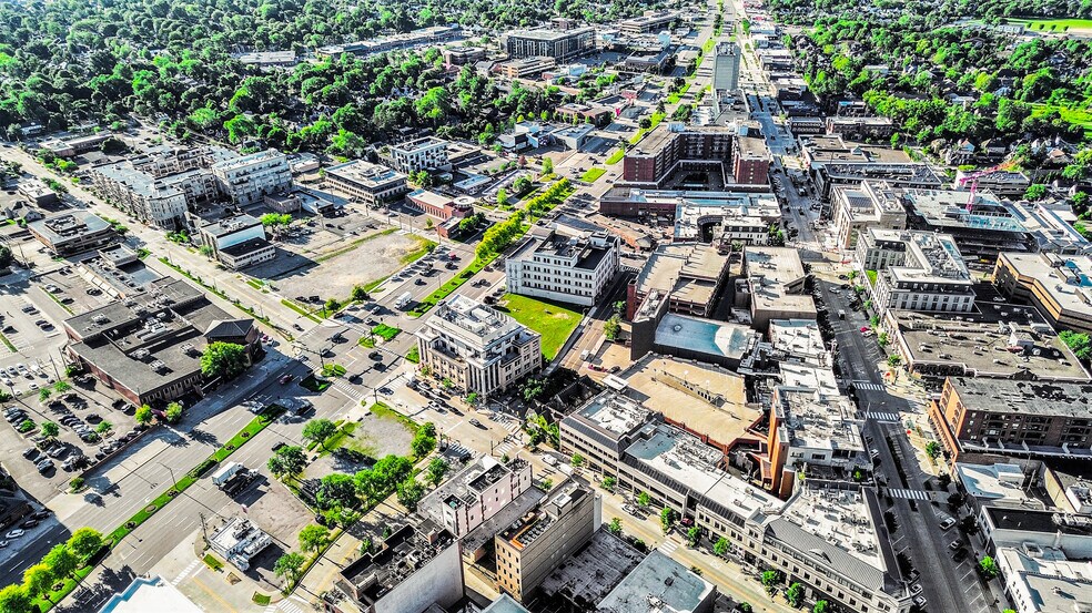 More Photos Of 361 E Maple Rd, Birmingham Storefront Retail Office For Lease