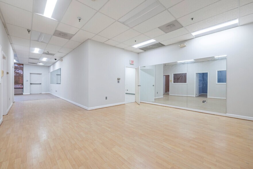 More Photos Of 7881 Beechcraft Ave, Gaithersburg Industrial For Sale