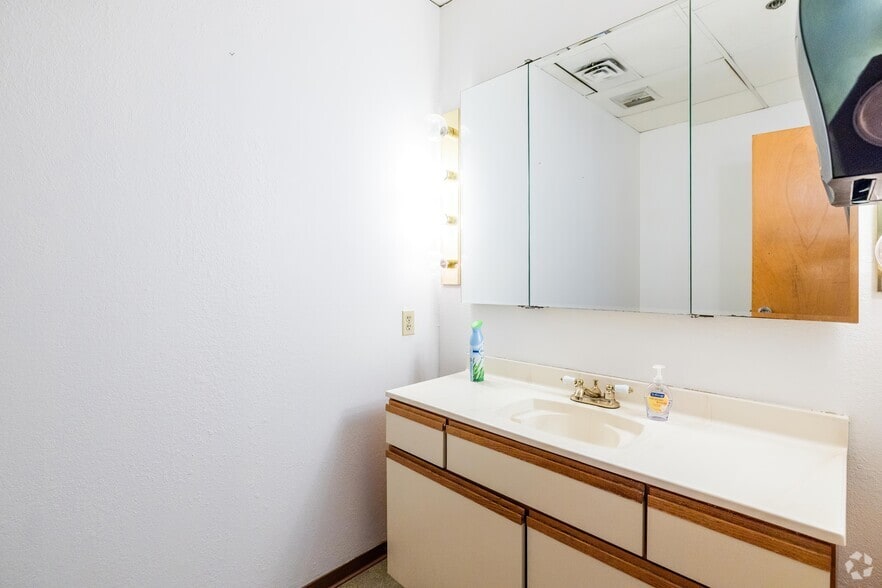 More Photos Of 217 Harbour Way, Richmond Distribution For Sale