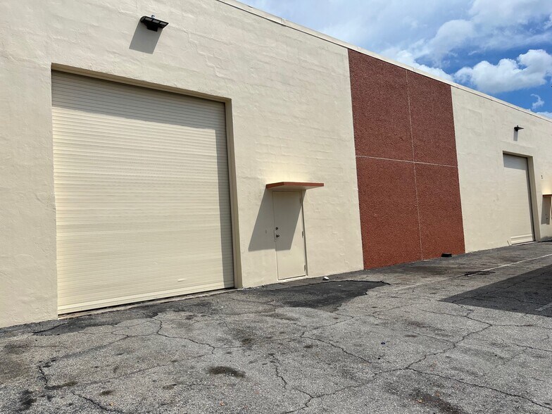 More Photos Of 1307 Hill Ave, Mangonia Park Warehouse For Sale