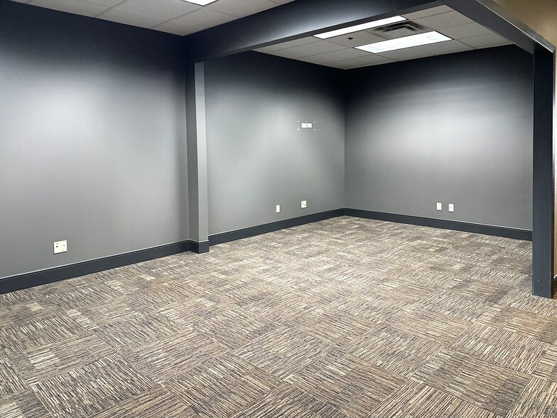 More Photos Of 4099 White Bear Pky, White Bear Township Light Manufacturing For Lease