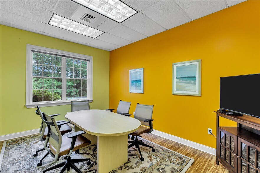 More Photos Of 1330 Phinney's Ln, Hyannis Medical For Sale