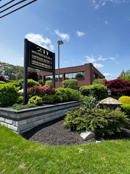 More Photos Of 207 Quaker Ln, West Warwick Office For Lease