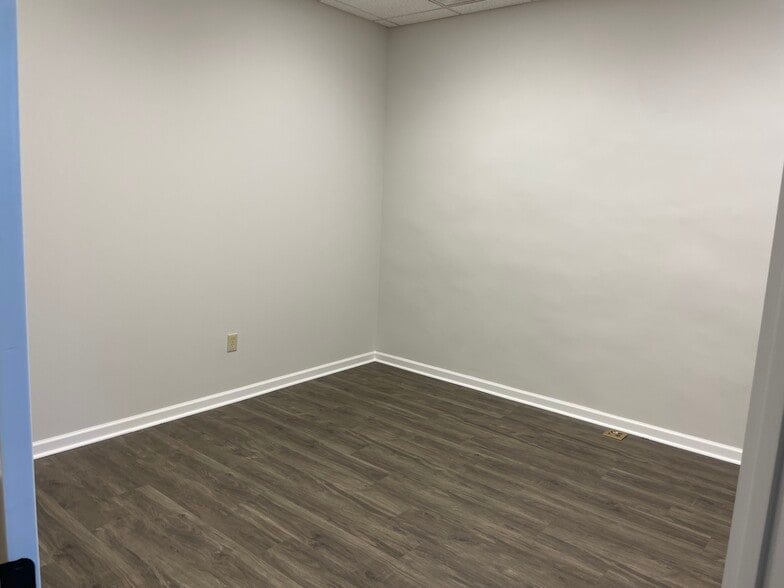 More Photos Of 112 S Maple St, Murfreesboro Office For Lease