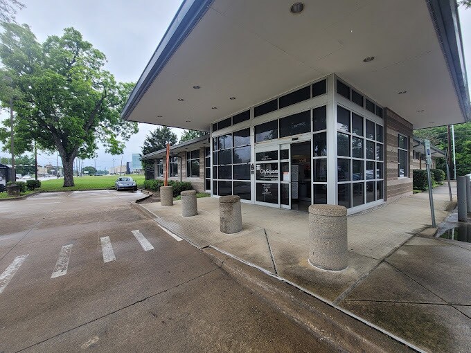 More Photos Of 2835 Al Lipscomb Way, Dallas Medical For Sale