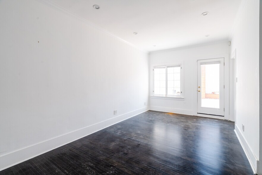 More Photos Of 7677 W Sunset Blvd, Los Angeles General Retail For Sale