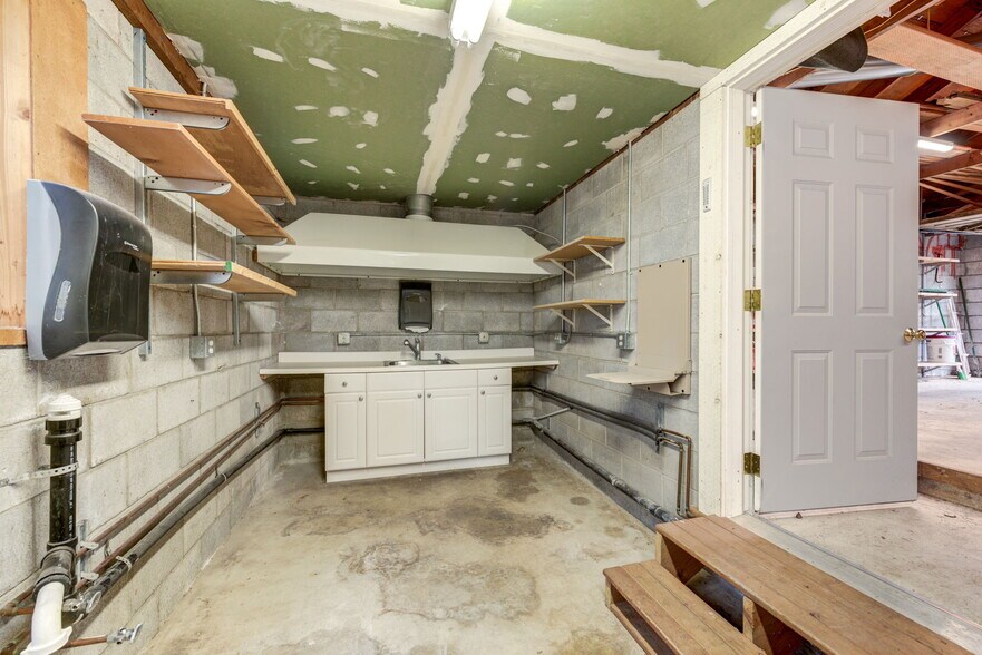 More Photos Of 654 W Main St, Monroe Office For Sale