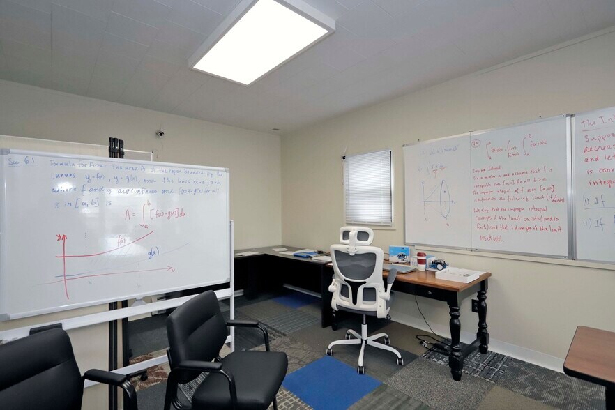 More Photos Of 597 Dartmouth St, Dartmouth Office For Sale