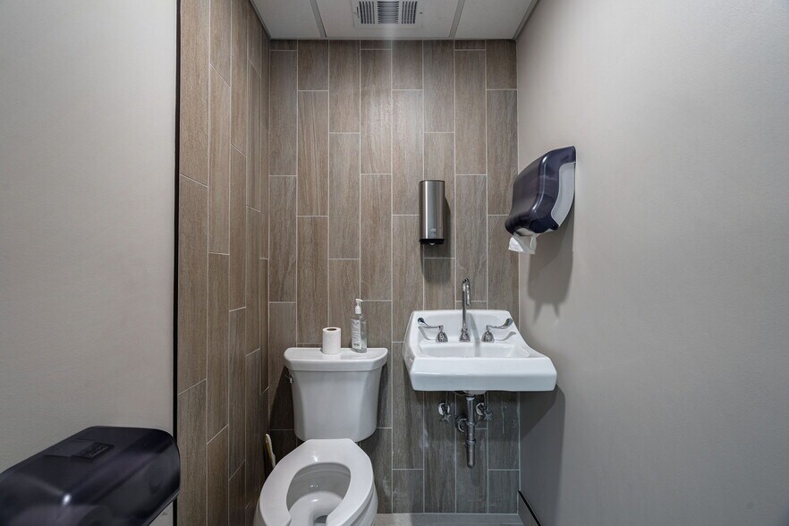 More Photos Of 195 King Ave, Athens Medical For Lease