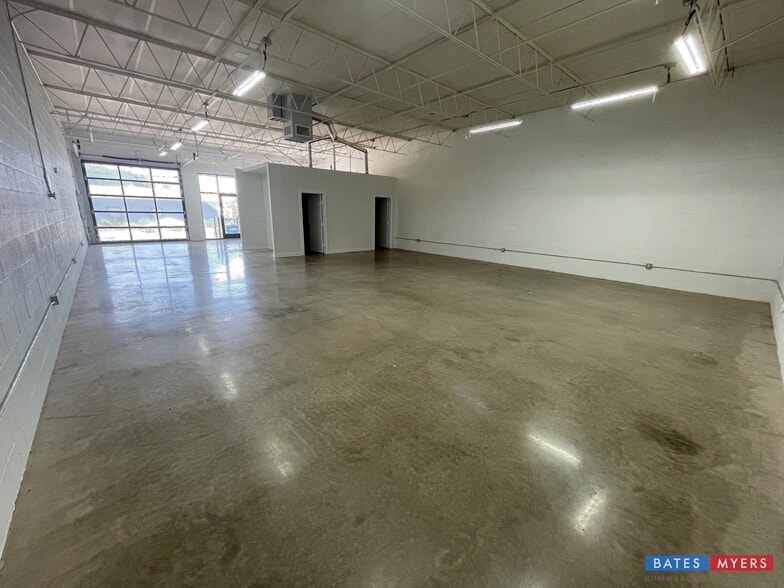 More Photos Of 4829 Gretna St, Dallas Industrial For Lease