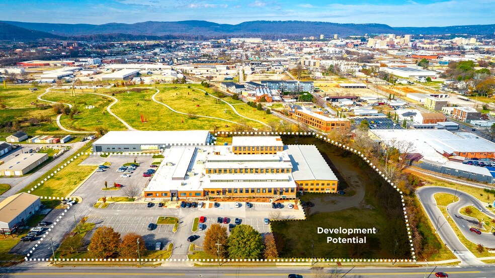 More Photos Of 1601 S Holtzclaw Ave, Chattanooga Office For Sale