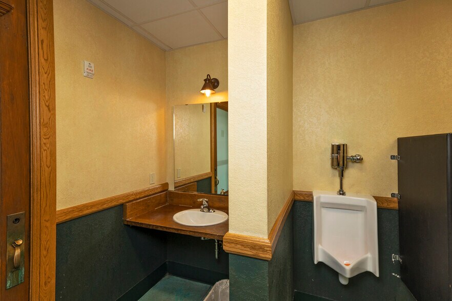 More Photos Of 200 W Milwaukee St, Jefferson Restaurant For Sale