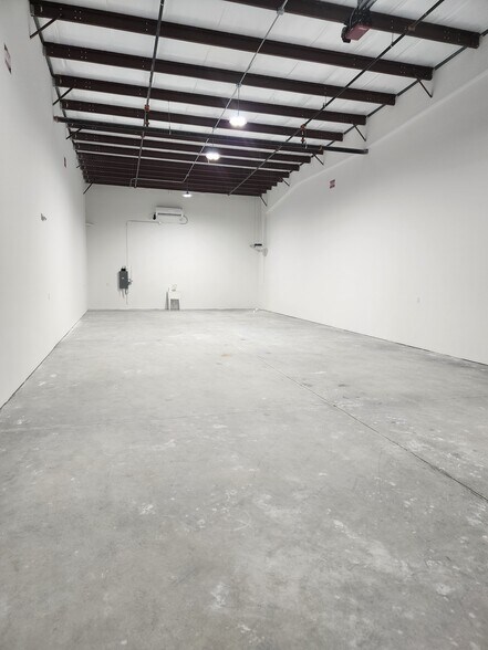 More Photos Of 16291 Innovation Lane, Fort Myers Self Storage For Sale