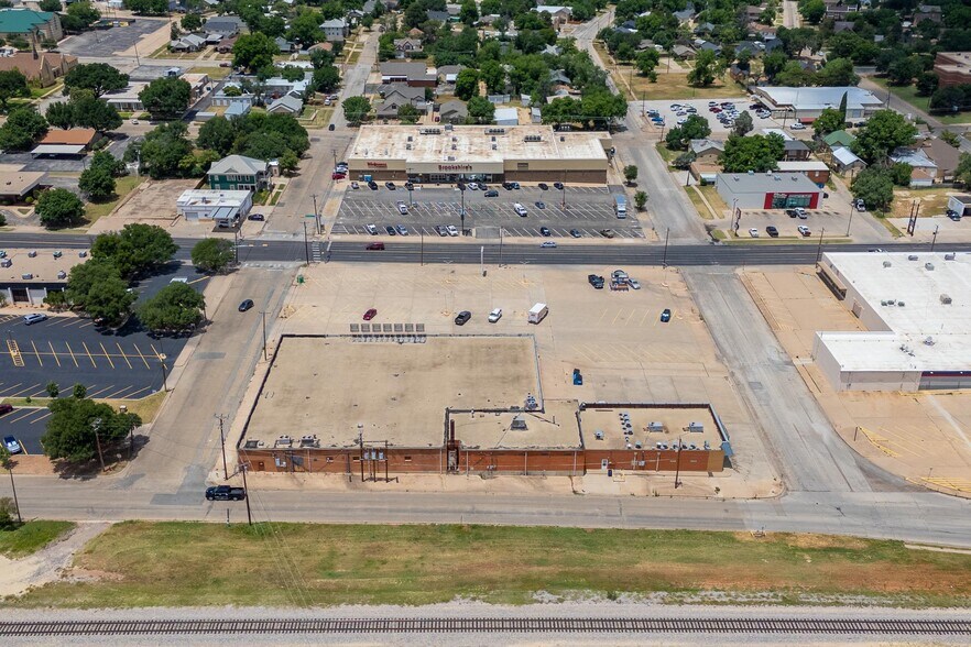 More Photos Of 500-511 E Broadway St, Sweetwater Storefront For Sale