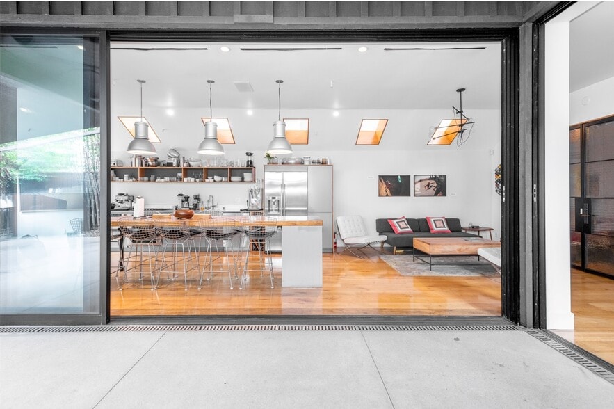 More Photos Of 1746 Abbot Kinney Blvd, Venice Office For Lease