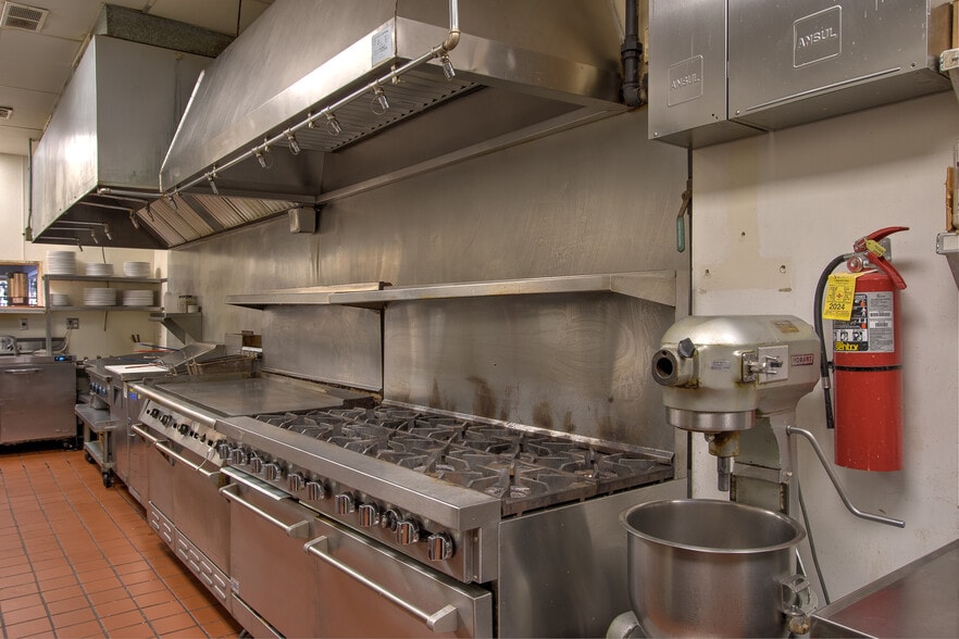 More Photos Of 118 Main St S, Cambridge Storefront For Sale