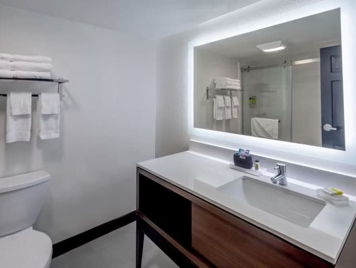 More Photos Of 1000 Imperial Ave, Rothschild Hotel For Sale