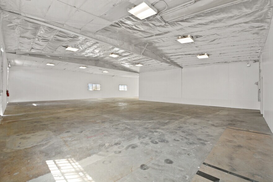 More Photos Of 920-922 E Arlee Pl, Anaheim Warehouse For Sale