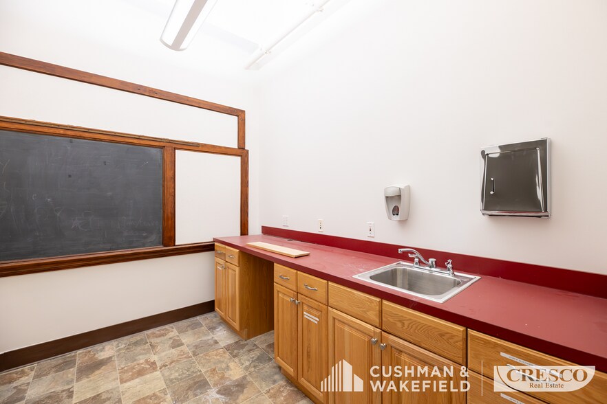 More Photos Of 1515 W 29th St, Cleveland Office For Lease