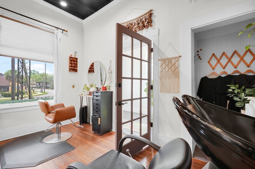 More Photos Of 2312 Abercorn St, Savannah Storefront Retail Residential For Sale