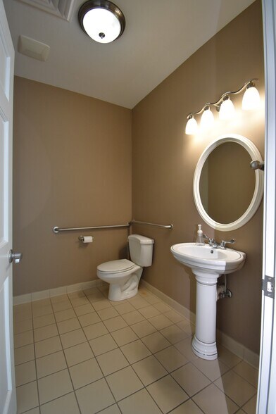 More Photos Of 972 Youngstown Kingsville Rd, Vienna Office For Sale