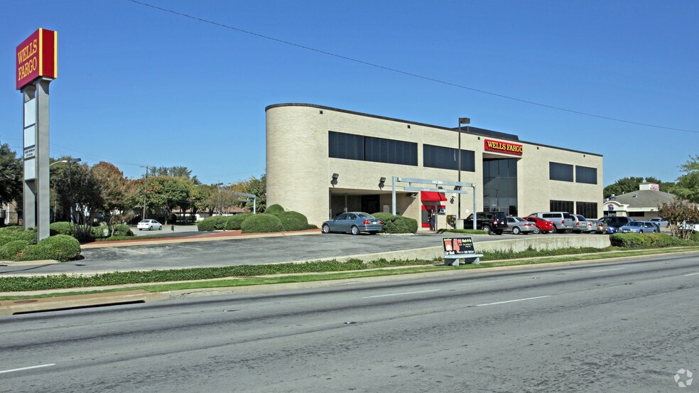 More Photos Of 6112 McCart Ave, Fort Worth Office For Sale