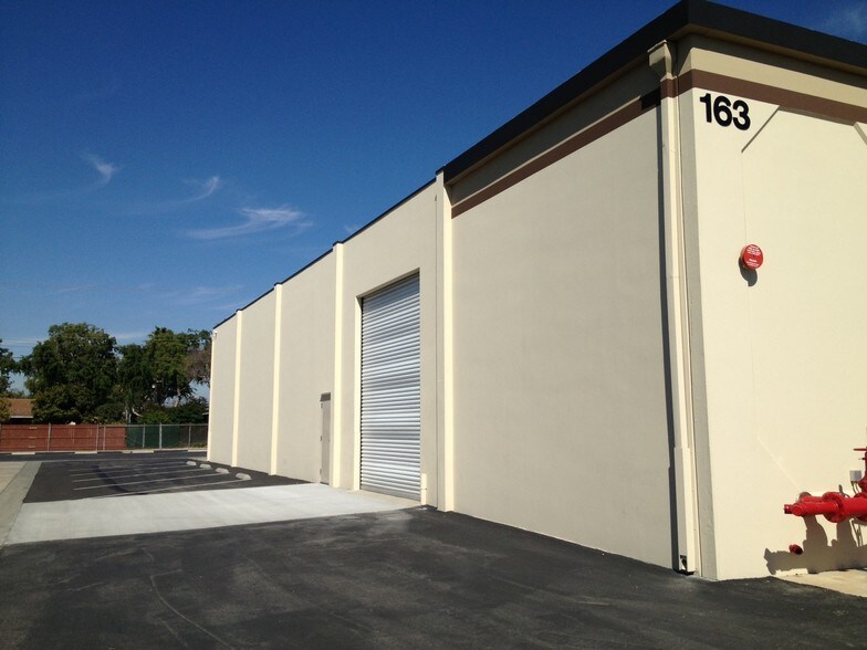 More Photos Of 163-165 E Freedom Ave, Anaheim Warehouse For Lease